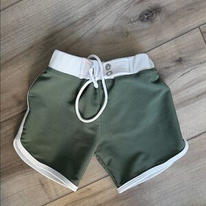 LainSnow Olive and White Ribbed Shorts. 2/3 Toddler